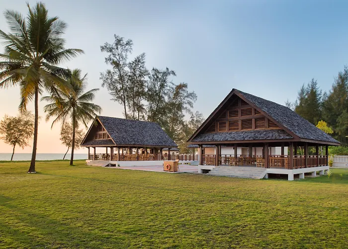 Le Menara Khao Lak beachfront Villa&Resort